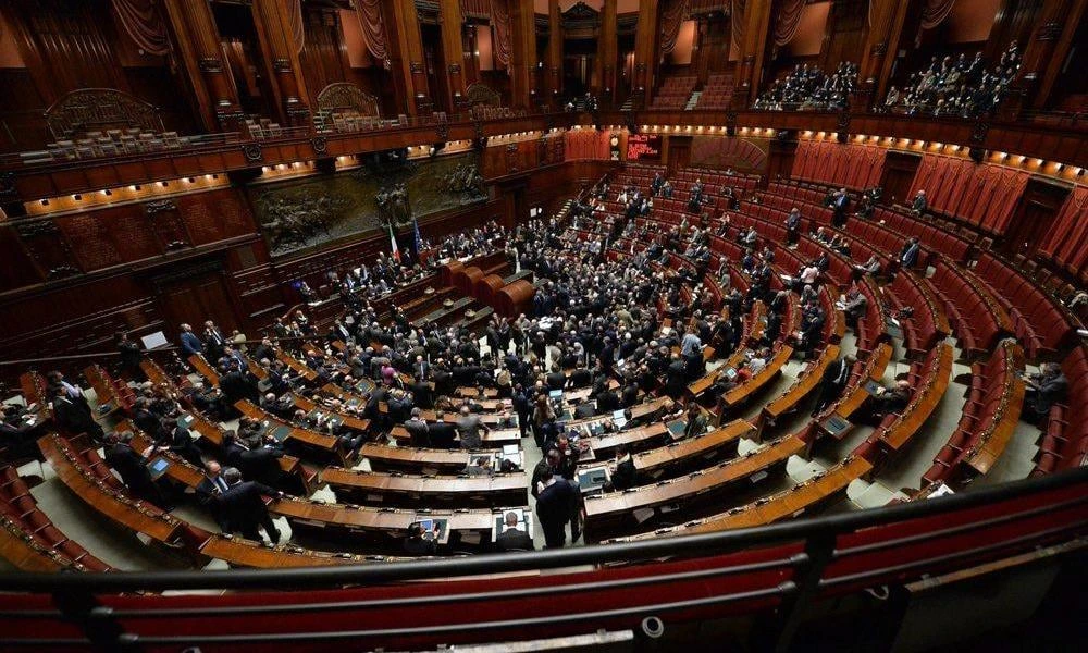 Προκαλούν αντιδράσεις οι δηλώσεις Ιταλίδας γερουσιαστή: «Η πρώτη φιλοδοξία της γυναίκας πρέπει να είναι να γίνει μητέρα»